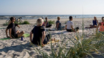 Jūrmala aicina uz bezmaksas sporta nodarbībām jūras krastā
