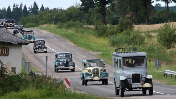 Antīko automobiļu brauciens “Retromance”  kuplinās Kuldīgas pilsētas svētkus