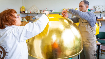 Piektdien torņa smailē atgriezīsies Cēsu Svētā Jāņa baznīcas krusts un lode