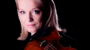 Izcilā Eva Bindere Rundāles pilī atskaņos Pirmo latviešu vijolkoncertu