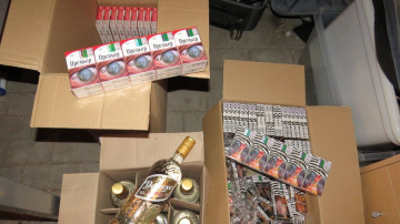 Liepājā aiztur četras personas par nelikumīga alkohola un tabakas realizāciju