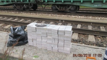 VID muitas amatpersonas atklāj 681 tūkstoti kontrabandas cigarešu kravas vilcienos