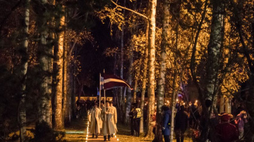 Lāpu gājiens un piemiņas brīdis Lāčplēša dienā Jūrmalā