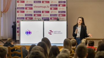 Rēzeknes 5.vidusskolas skolēni iepazīst darba iespējas  videospēļu industrijā