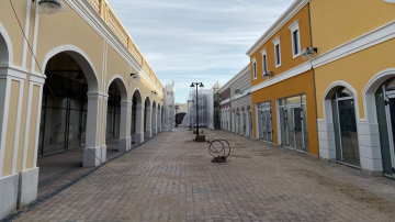 Noslēgušies darbi pie outlet ciemata “Via Jurmala Outlet Village” fasādes un inženierkomunikāciju izbūves