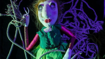 Latvijas Leļļu teātris aicina uz izrādi “Mazā raganiņa”