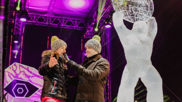 Jelgavā krāšņi aizvadīts ledus supervaroņu salidojums