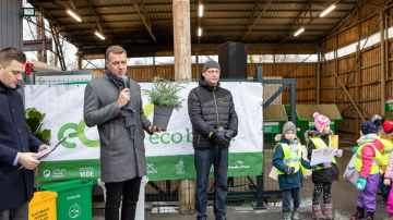 SIA “Eko Kurzeme” Saldū atklāj atkritumu šķirošanas laukumu