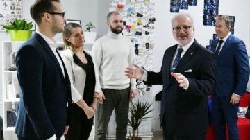 Valsts prezidents atzinīgi novērtē jauno uzņēmēju modernos un drosmīgos projektus Liepājas Biznesa inkubatorā