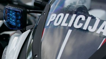 Valsts policija Talsos aiztur divus vīriešus aizdomās par zādzību no somas, tiesa viņiem piemēro apcietinājumu