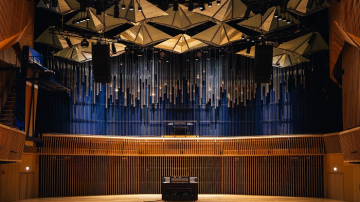 Pārceltā Rīgas Krievu teātra izrāde “Jūras vējš” notiks septembrī