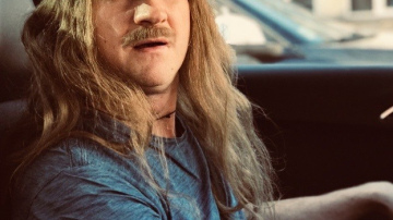 Latvijas garākie aktieri, pasaulslavenais basketbolists Dāvis Bertāns un  komiķis Jānis Skutelis veltīs basketbola spēli