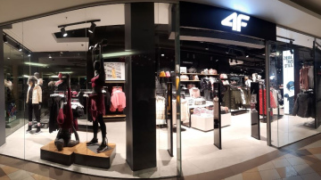 Pēc rekonstrukcijas atvērts Baltijā lielākais sporta apģērbu zīmola 4F veikals Valmierā