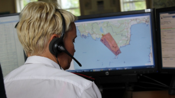 Bauskā skolēns gūst traumas, pēkšņi izkrienot uz brauktuves