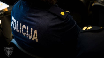 Lai slēptu braukšanu bez tiesībām un avāriju, vīrietis policijai melo par automašīnas zādzību