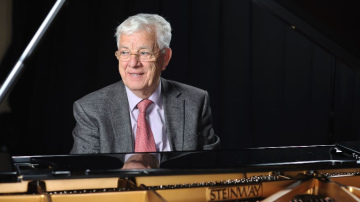 Maestro 85. jubilejā tiešsaistē no Koncertzāles “Cēsis” izskanēs  Raimonda Paula trio koncerts