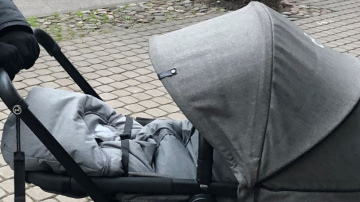 Valsts policija atsaukties aculieciniekus bērnu ratiņu zādzībai Liepājā