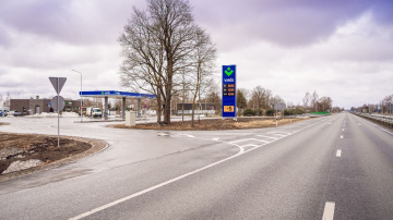 Uz A8 šosejas netālu no Olaines atklāta jauna interjera koncepta “Virši” uzpildes stacija
