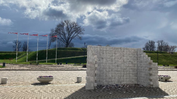 Izlādes-uzlādes siena