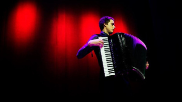 Vasaras noslēgumā Liepājas ezerā skanēs Astora Pjacolla mūzika