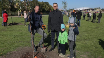 Jelgavā atklāts Latvijā un pasaulē otrais Laimes koku parks!