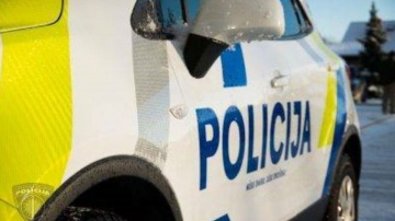 Policisti Aizkraukles novadā aptur automašīnu, kuru vada 12 gadīgs zēns