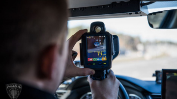 Autovadītājs bez transportlīdzekļu vadīšanas tiesībām traucas ar ātrumu 170 km/h