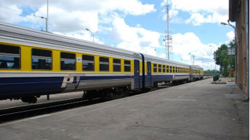 Norīkots vilciens uz “Saullēkta koncertu” Dzintaru pludmalē