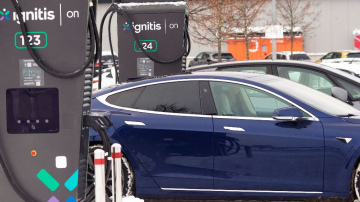 Ieguldot 300 000 eiro, “Ignitis Latvija” izveidos elektroauto uzlādes staciju pie modes un izklaides centra “Rīga Plaza”