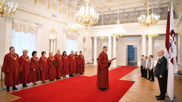 Rīgas pilī tiesneša zvērestu Valsts prezidentam dod Augstākās tiesas tiesnesis Erlens Kalniņš