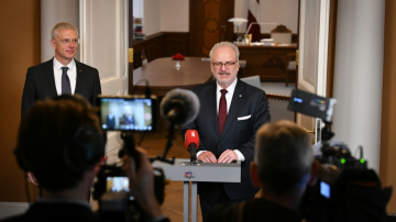 Valsts prezidents Egils Levits un Ministru prezidents Krišjānis Kariņš pārrunā valsts budžeta veidošanas procesu