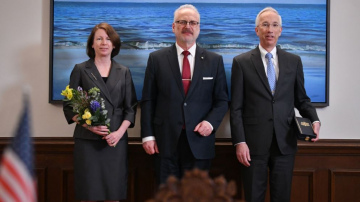 Valsts prezidents pasniedz Triju Zvaigžņu ordeni ASV vēstniekam