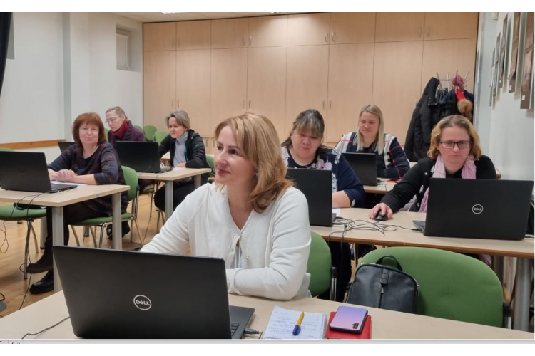 Ventspils Digitālajā centrā zināšanas apgūst pedagogi no visas Latvijas