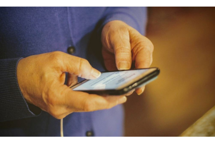 Telefonkrāpnieki arvien biežāk uzdodas par valsts pārvaldes iestāžu darbiniekiem un vilto telefona numurus