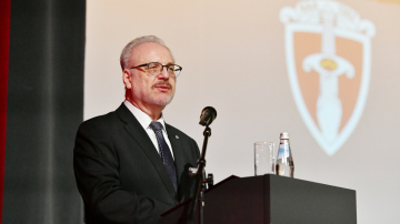 Egila Levita uzruna Latvijas Nacionālās aizsardzības akadēmijas Sauszemes spēku militārās vadības kadetu izlaidumā