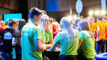 Šogad konkursā "FIZMIX Eksperiments" piedalās vairāk nekā tūkstotis Latvijas skolēnu