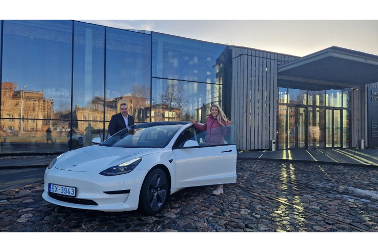 Maiņas auto – Tesla: apdrošinātājs Balcia uzsāk sadarbību ar jaunuzņēmumu OX Drive