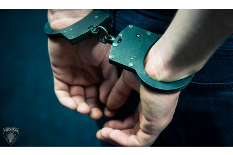 Valsts policija aiztur zagli un atgūst daļu no nozagtajām mantām