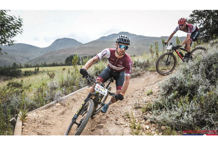 Purniņš un Priževoits izcīna augsto otro vietu amatieru klasē “Cape Epic” 6. posmā