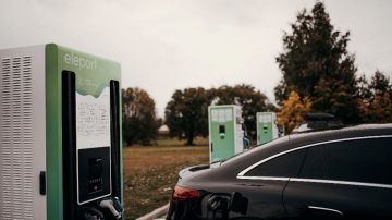 Eleport bez maksas uzstādīs publiskās uzlādes stacijas