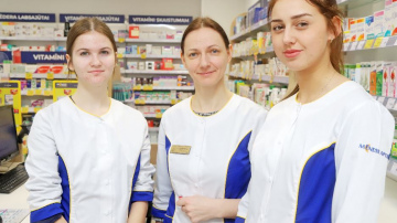 „Mēness aptieka”:  Latvijas skolēniem patiesi interesē, kā strādā farmaceiti