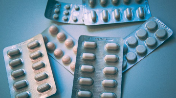 Kompensējamo zāļu sarakstu pēdējo 4 gadu laikā atstājuši 654 medikamenti