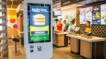 “McDonald’s” investēs vairāk nekā 350 tūkstošus eiro rūpēs par komandu un pieņems darbā 120 jaunus darbiniekus