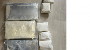 Valsts policija Rīgā aiztur narkodīlerus ar šaujamieročiem un vairākiem kilogramiem kokaīna