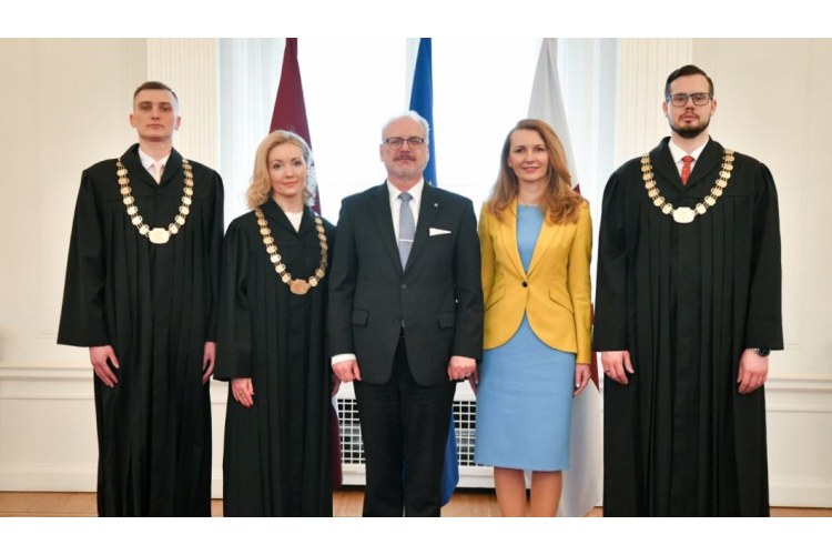 Rīgas pilī tiesneša zvērestu Valsts prezidentam dod rajona (pilsētas) tiesu tiesneši