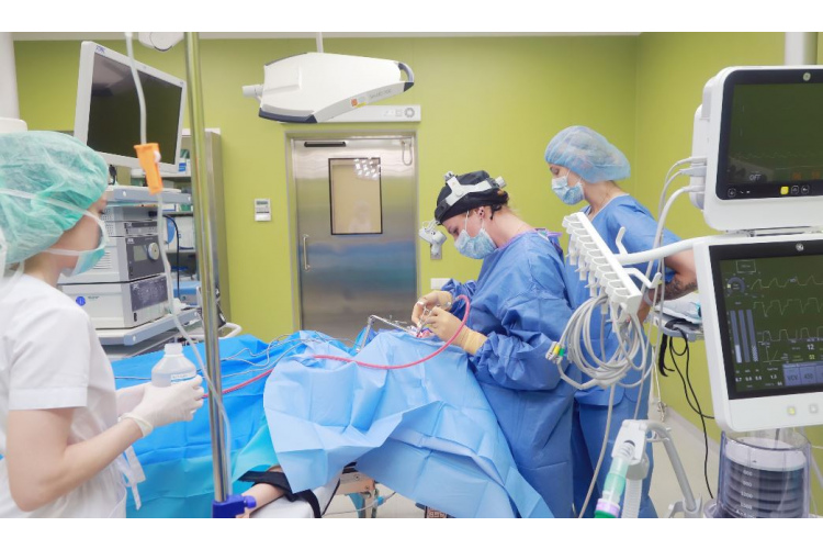 „AIWA Clinic” operēt uzsāk augstu novērtētie otolaringologi Elza Rāte un Romāns Dzalbs