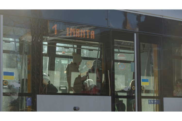 1. maijā būs izmaiņas sabiedriskā transporta, autostāvvietu un klientu apkalpošanas centru darbībā