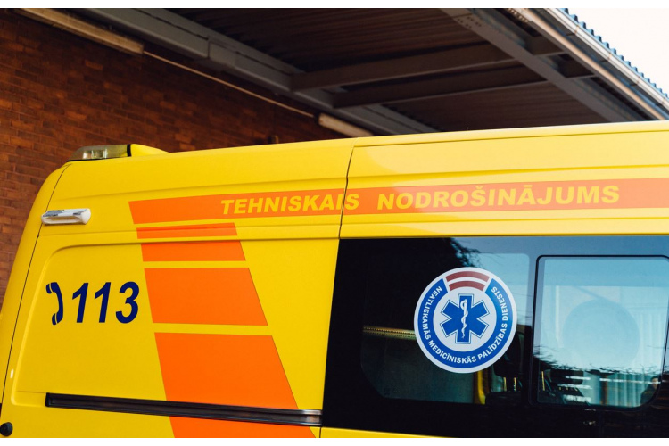 Ērtāks darbs mediķiem, ātrāka un labāka palīdzība pacientiem – NMPD iegādājas 110 jaunus operatīvos auto