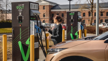 Enefit ieguldīs 5 miljonus eiro elektroauto uzlādes tīkla attīstībā Latvijā