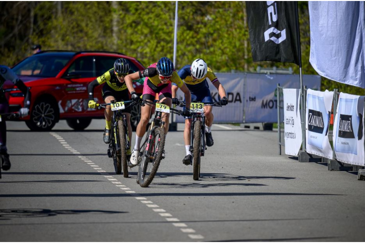 Ar aizraujošo “VeloExpress Sigulda XCO” krosu startējusi Latvijas kausa sezona